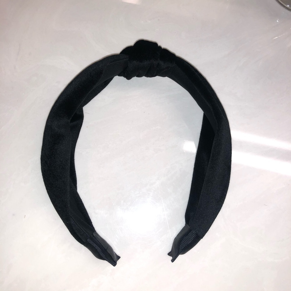 Black knot headband